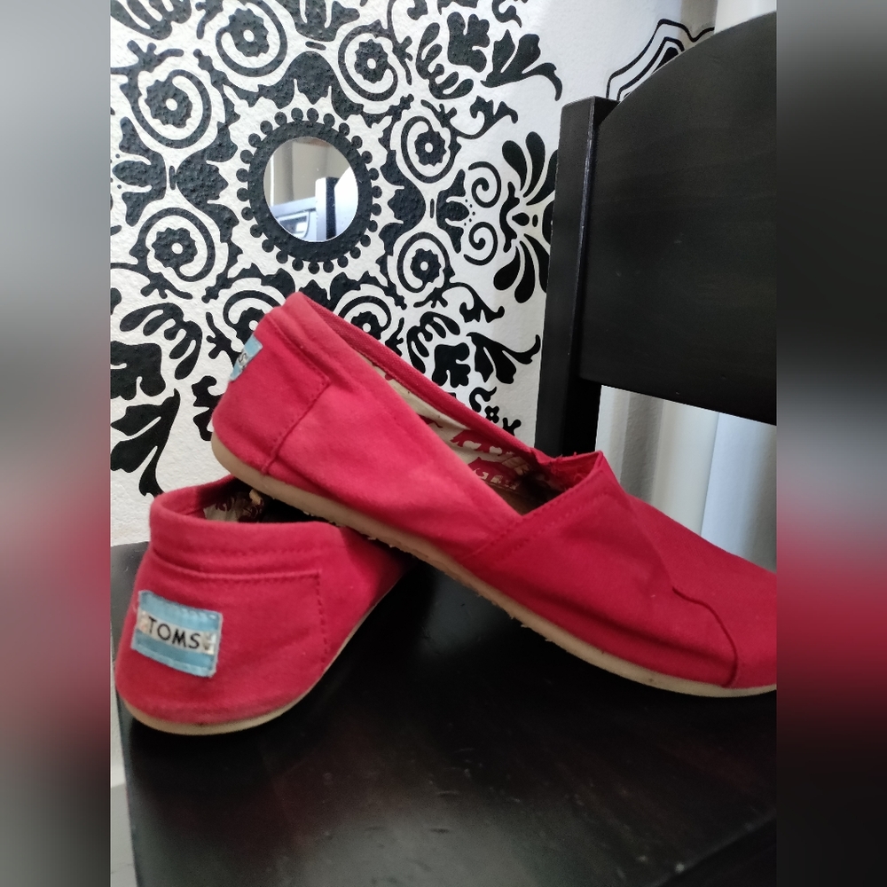 TOMS Red Canvas Classic Size 8.5